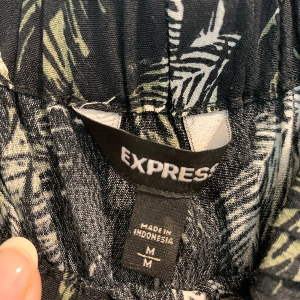 Express Off Shoulder Romper - Picture 7 of 7